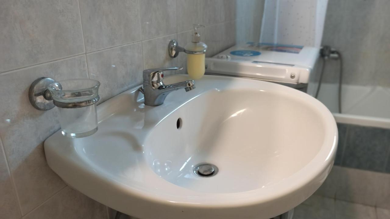 Cozy Flat Close To The Airport/Port And Center Nea Alikarnassos ภายนอก รูปภาพ